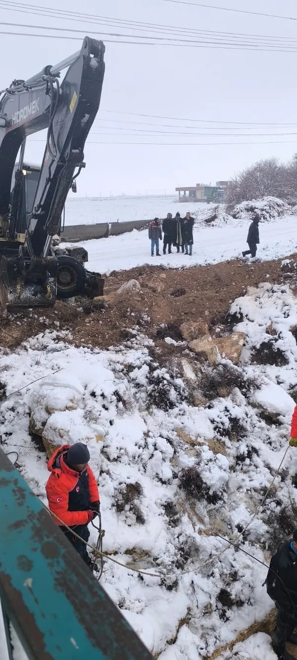 Araç sulama kanalına uçtu! 3 kişi kayıp